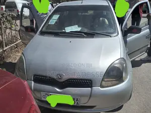 Toyota Vitz 2001 Silver