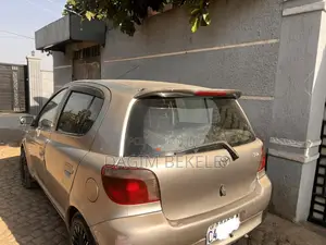 Toyota Vitz 1.0 FWD 3dr 2000 Gray