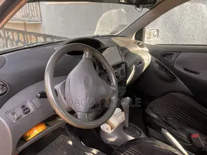 Toyota Vitz 1.0 FWD 3dr 2000 Gray