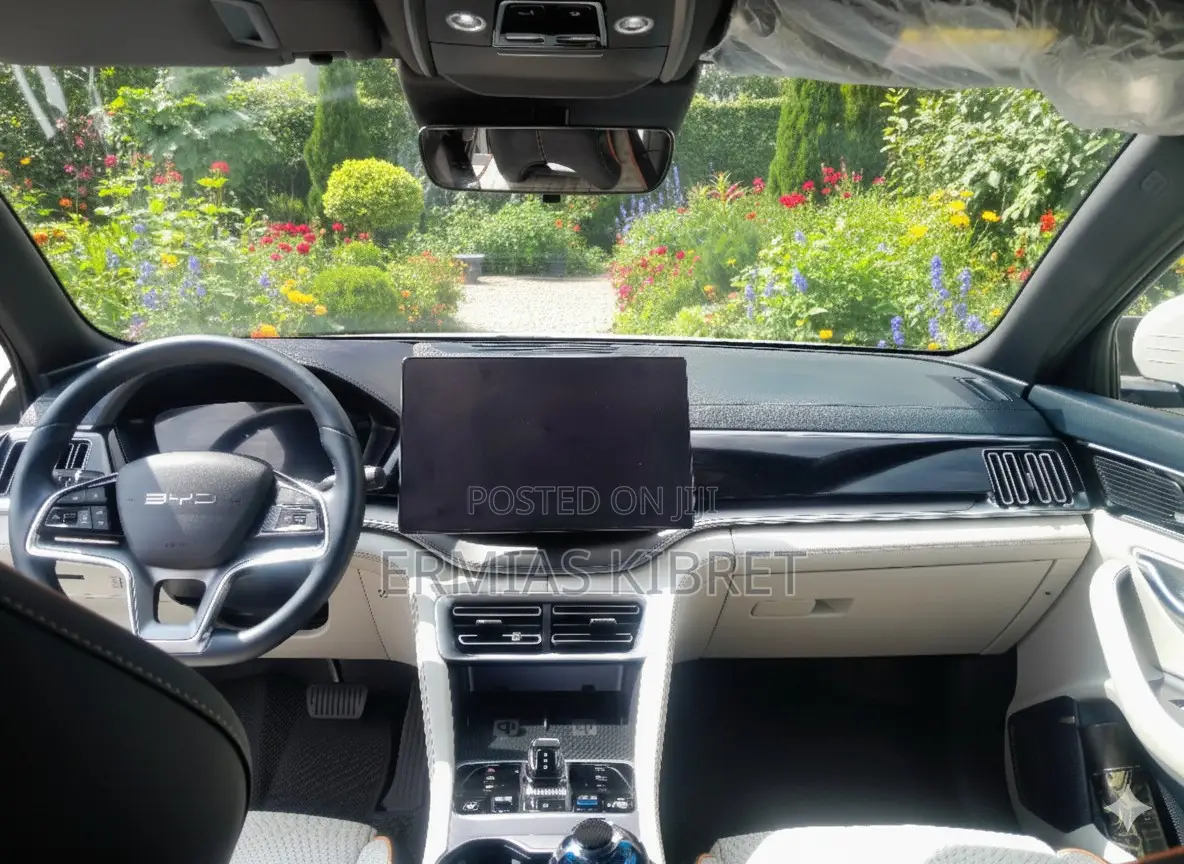 BYD Song Plus 2025 White