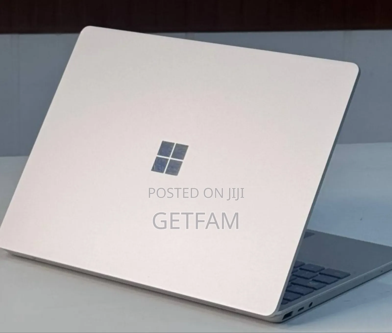 New Laptop Microsoft Surface 8GB Intel Core I5 SSD 256GB