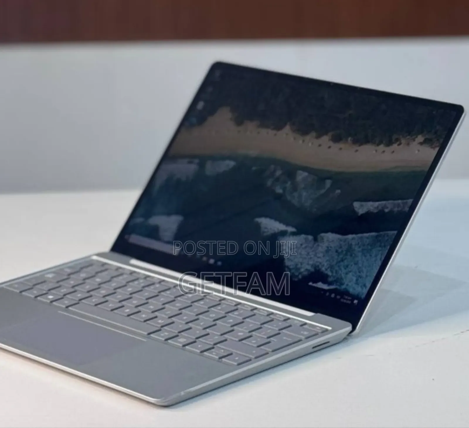 New Laptop Microsoft Surface 8GB Intel Core I5 SSD 256GB