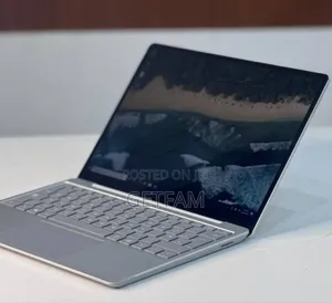 New Laptop Microsoft Surface 8GB Intel Core I5 SSD 256GB