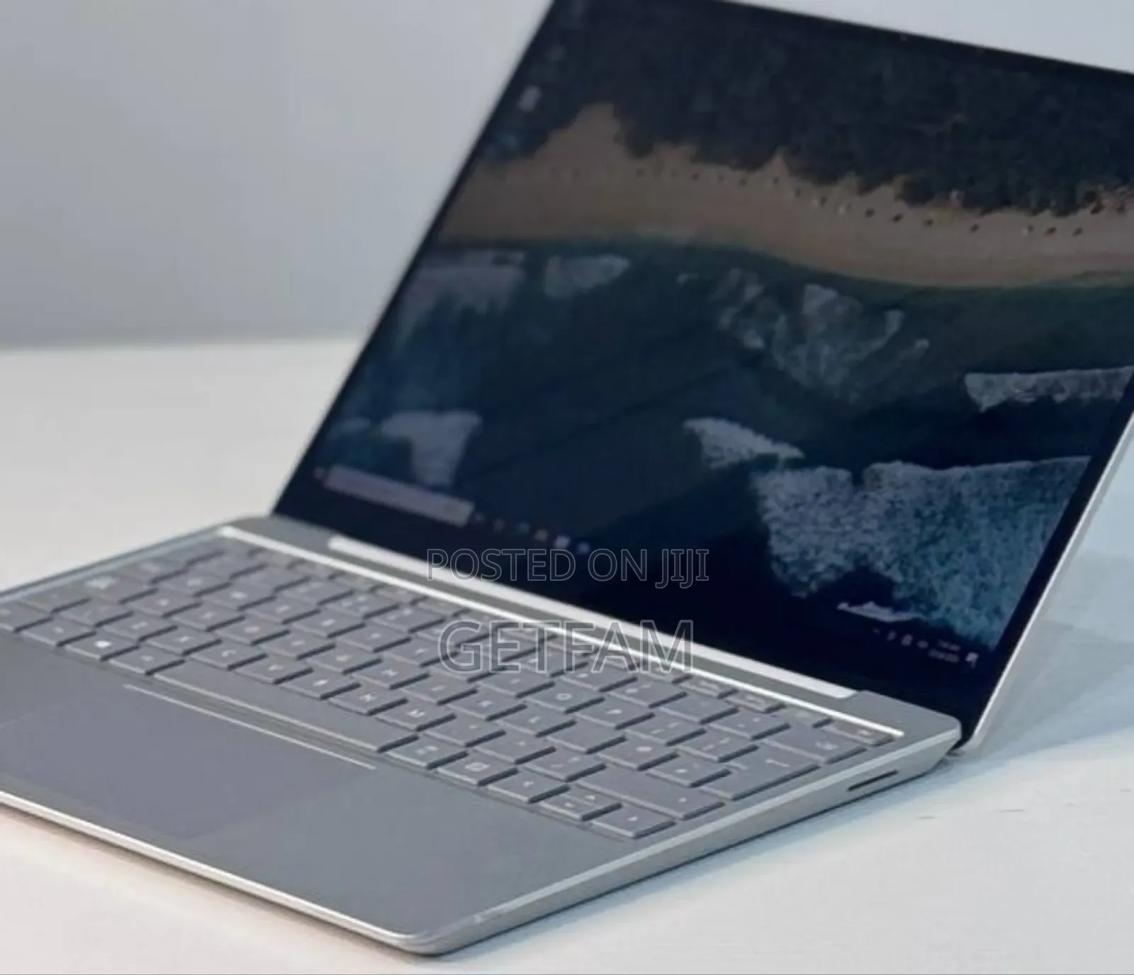 New Laptop Microsoft Surface 8GB Intel Core I5 SSD 256GB