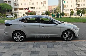 Hyundai Elantra 2016 Silver