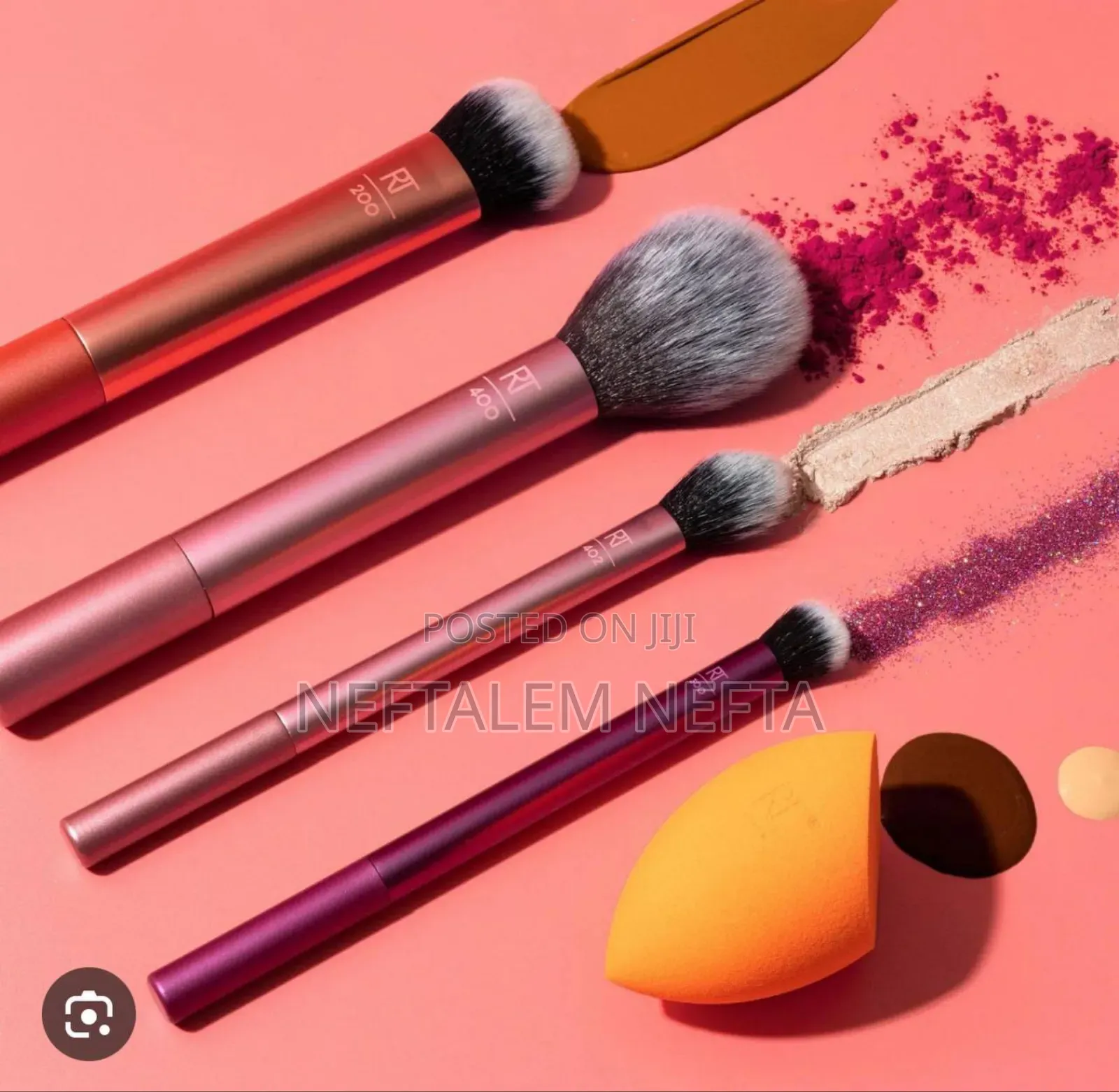 A Real Techniques Brush Set