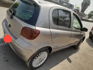 Toyota Vitz 2004 Silver