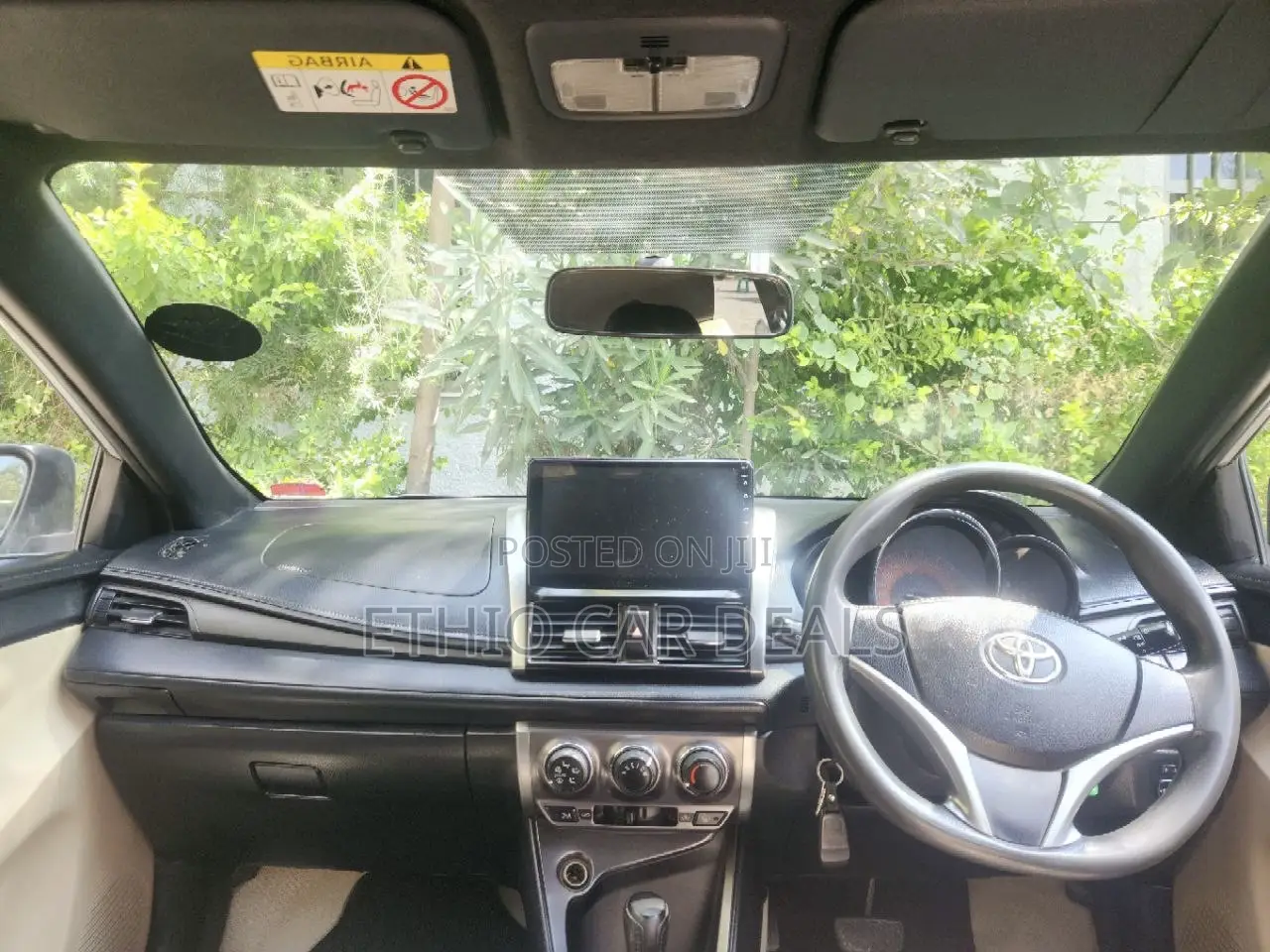 Toyota Yaris SE Hatchback 5dr 2014 Silver