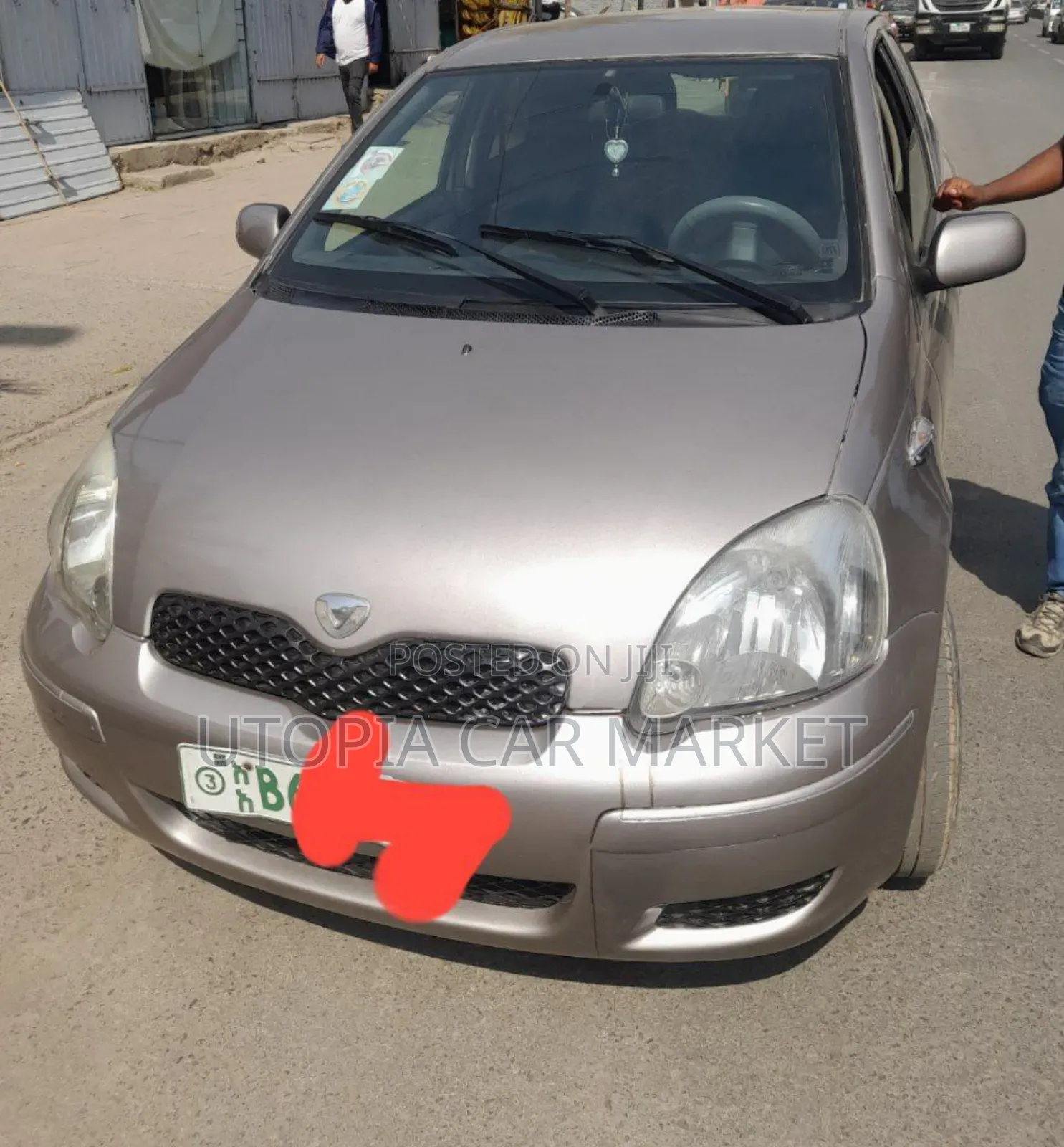 Toyota Vitz 2004 Gold