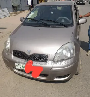 Toyota Vitz 2004 Gold