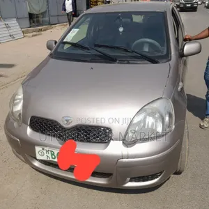 Toyota Vitz 2004 Gold