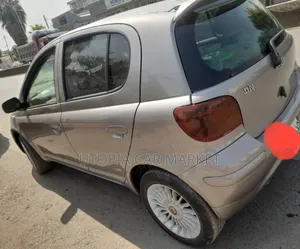 Toyota Vitz 2004 Gold