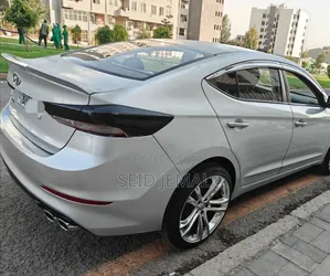 Hyundai Elantra 2016 Silver
