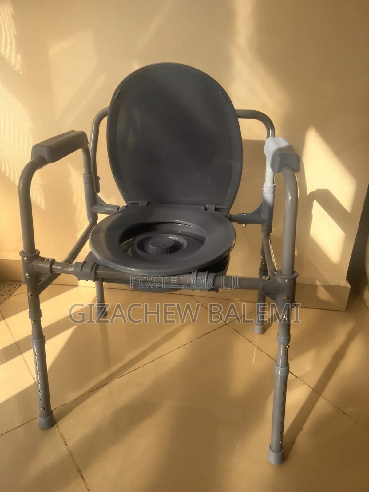 Commedo Chair/Toilet Chair