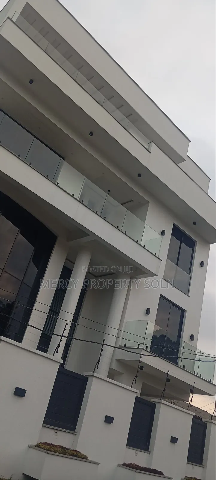 Furnished 8bdrm House in Bole for sale