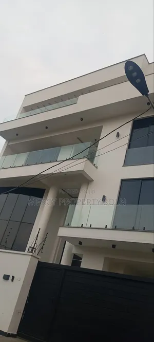 Furnished 8bdrm House in Bole for sale