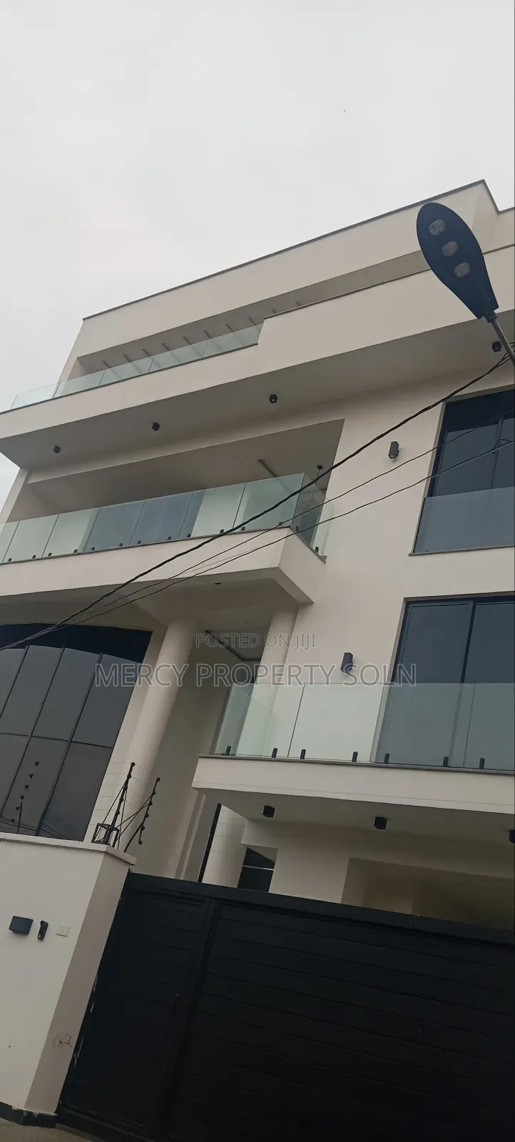 Furnished 8bdrm House in Bole for sale