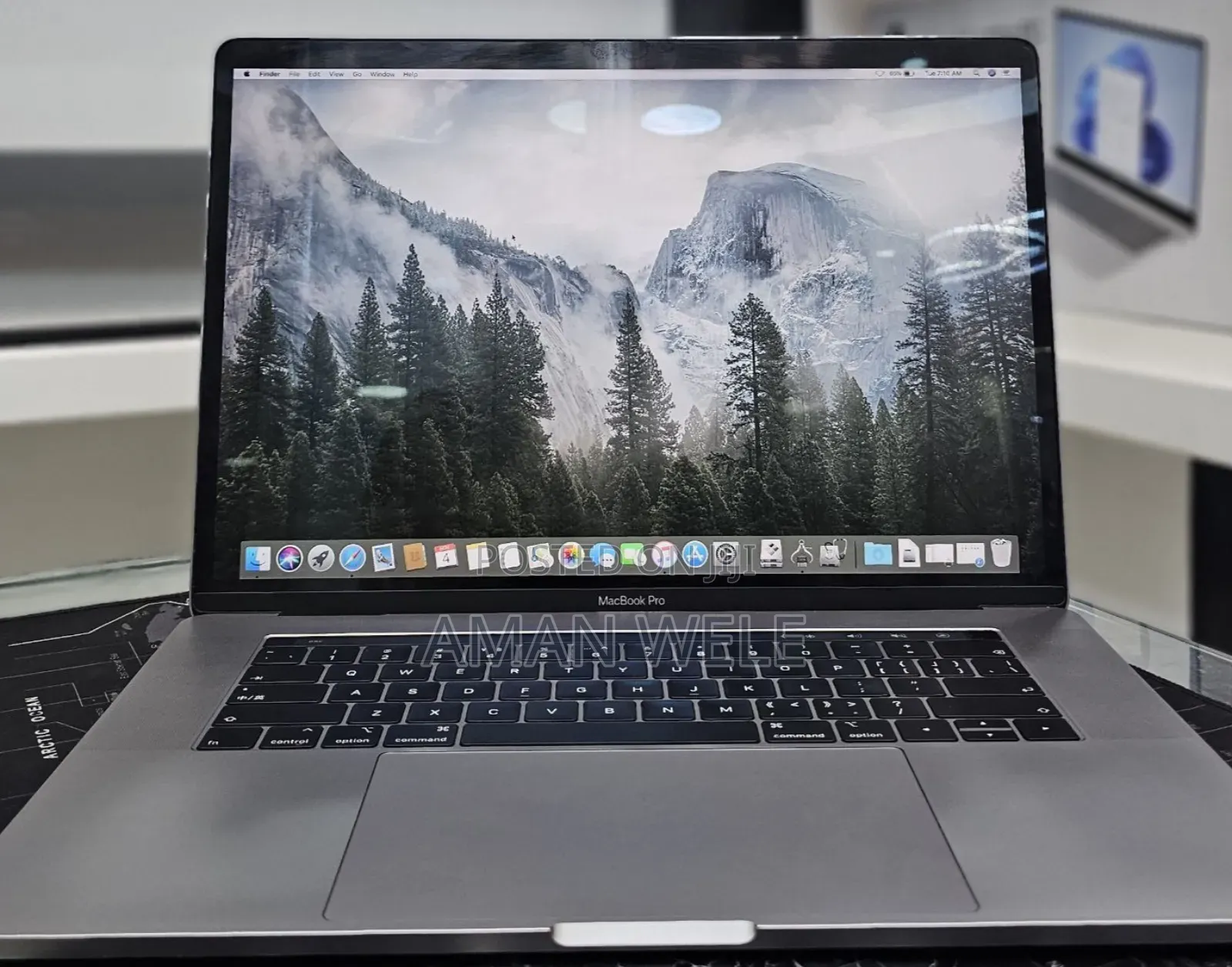 New Laptop Apple MacBook Pro 2019 16GB Intel Core I9 SSD 512GB