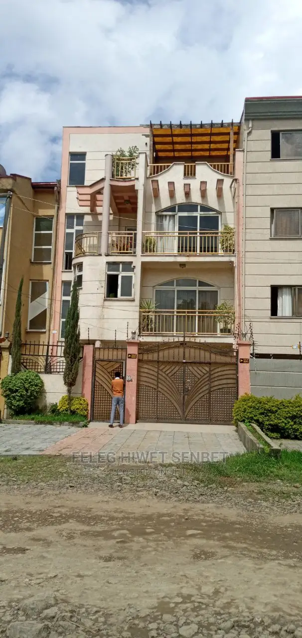 5bdrm House in አአ, Bole for sale