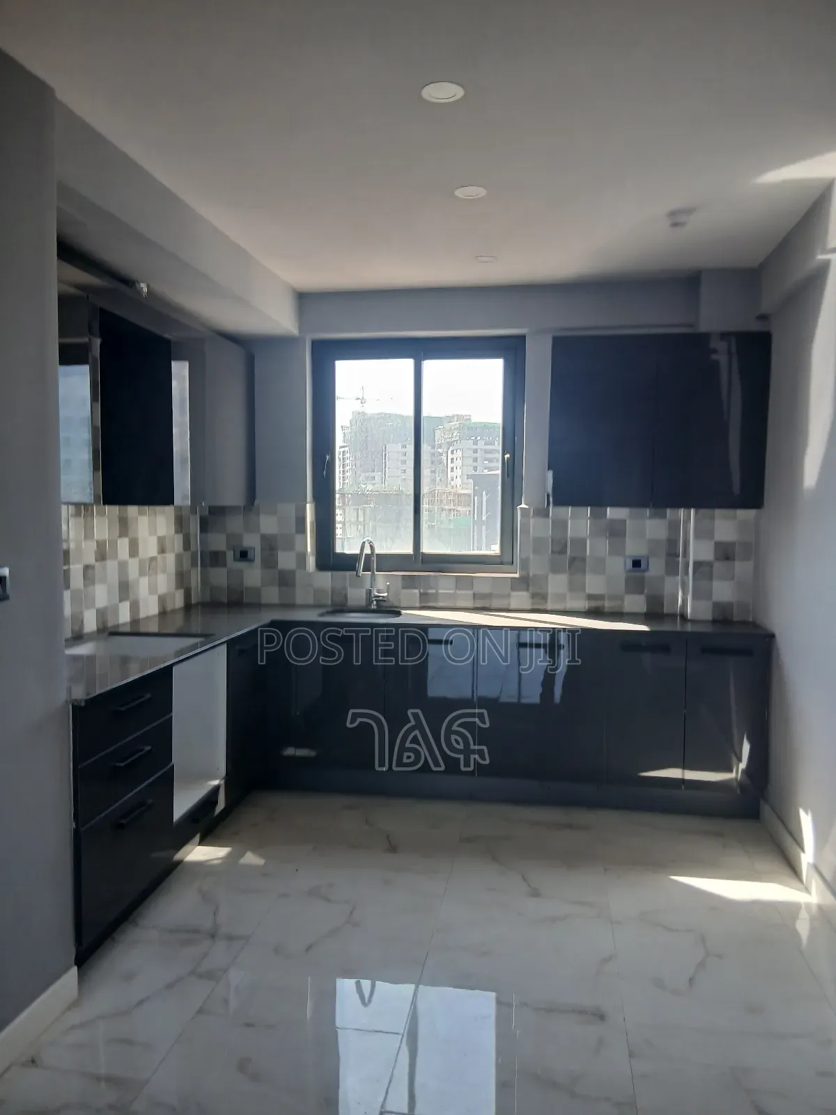 3bdrm Apartment in ቦሌ ኦሎምፒያ ቅንጡ 162 ካሬ, Bole for sale