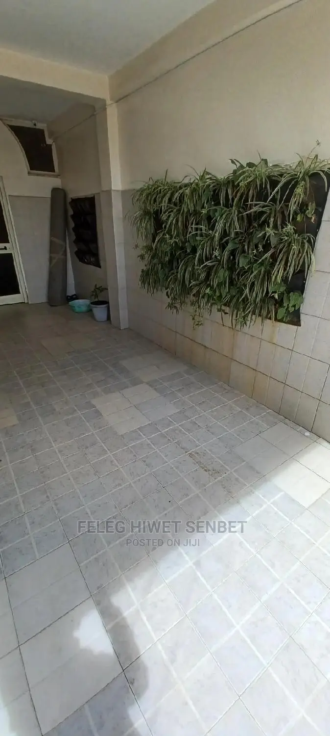 5bdrm House in አአ, Bole for sale