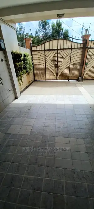 5bdrm House in አአ, Bole for sale