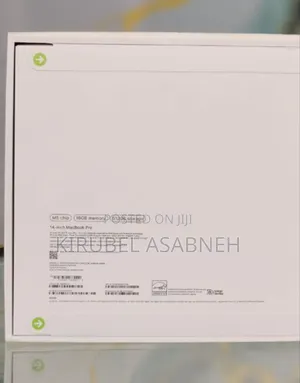 New Laptop Apple Macbook Pro 2025 M5 14-Inch 16GB Apple M5 SSD 512GB