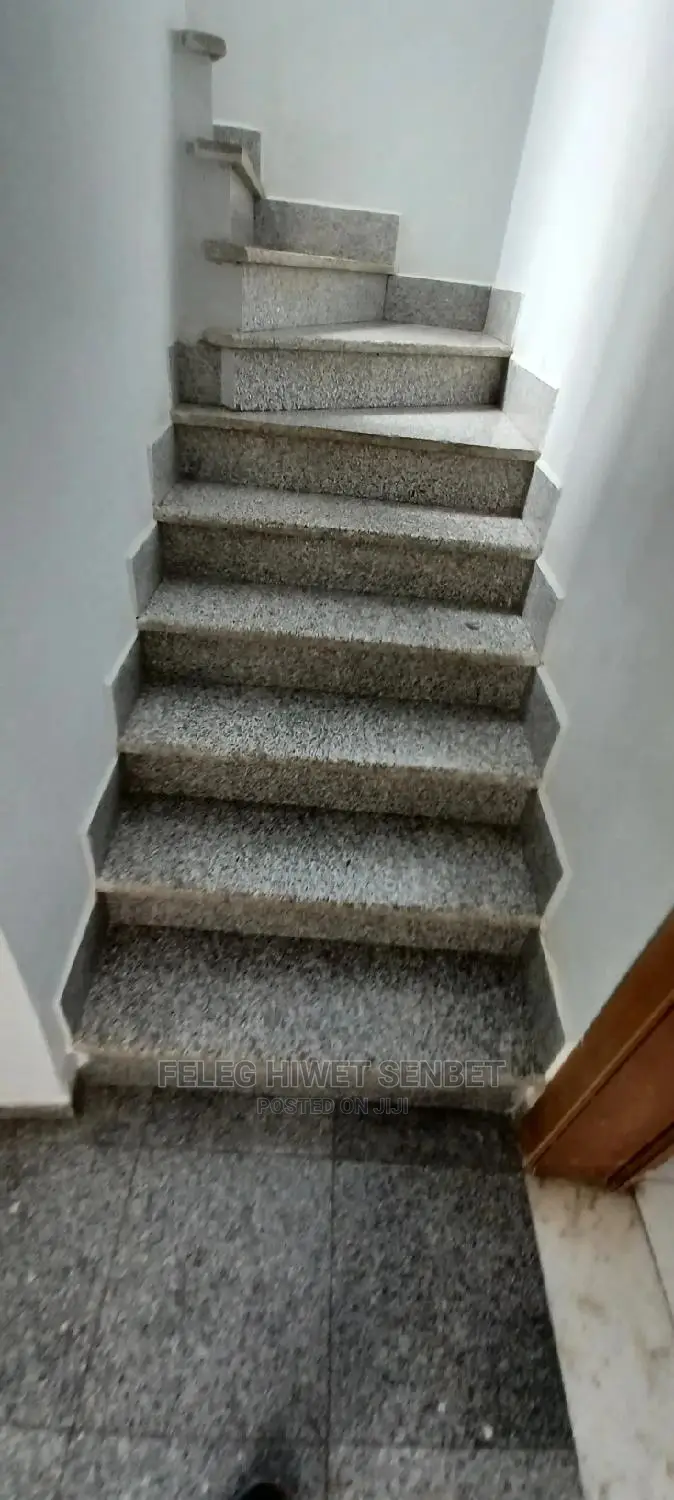 5bdrm House in አአ, Bole for sale