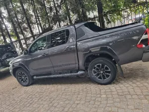 Toyota Hilux 2021 Gray
