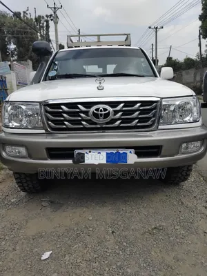 Toyota Land Cruiser 2002 White