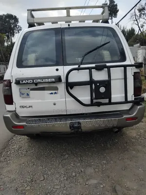 Toyota Land Cruiser 2002 White