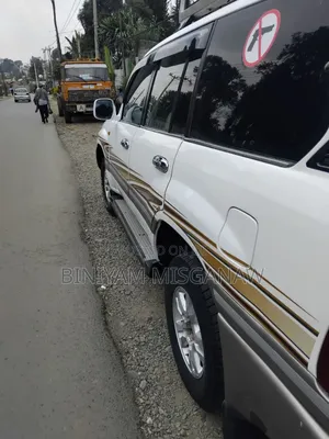 Toyota Land Cruiser 2002 White