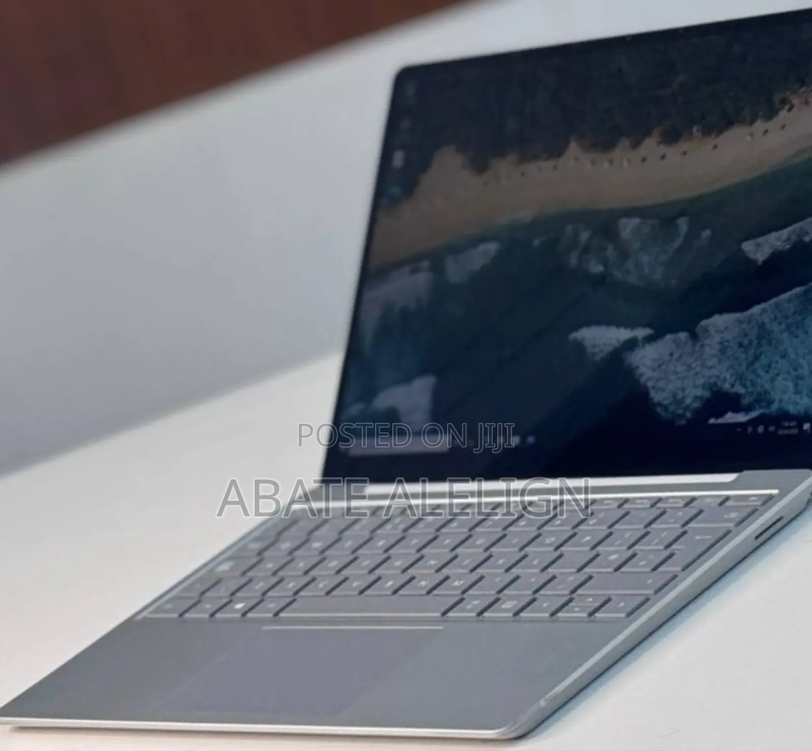 New Laptop Microsoft Surface Laptop Go 8GB Intel Core I5 SSD 256GB