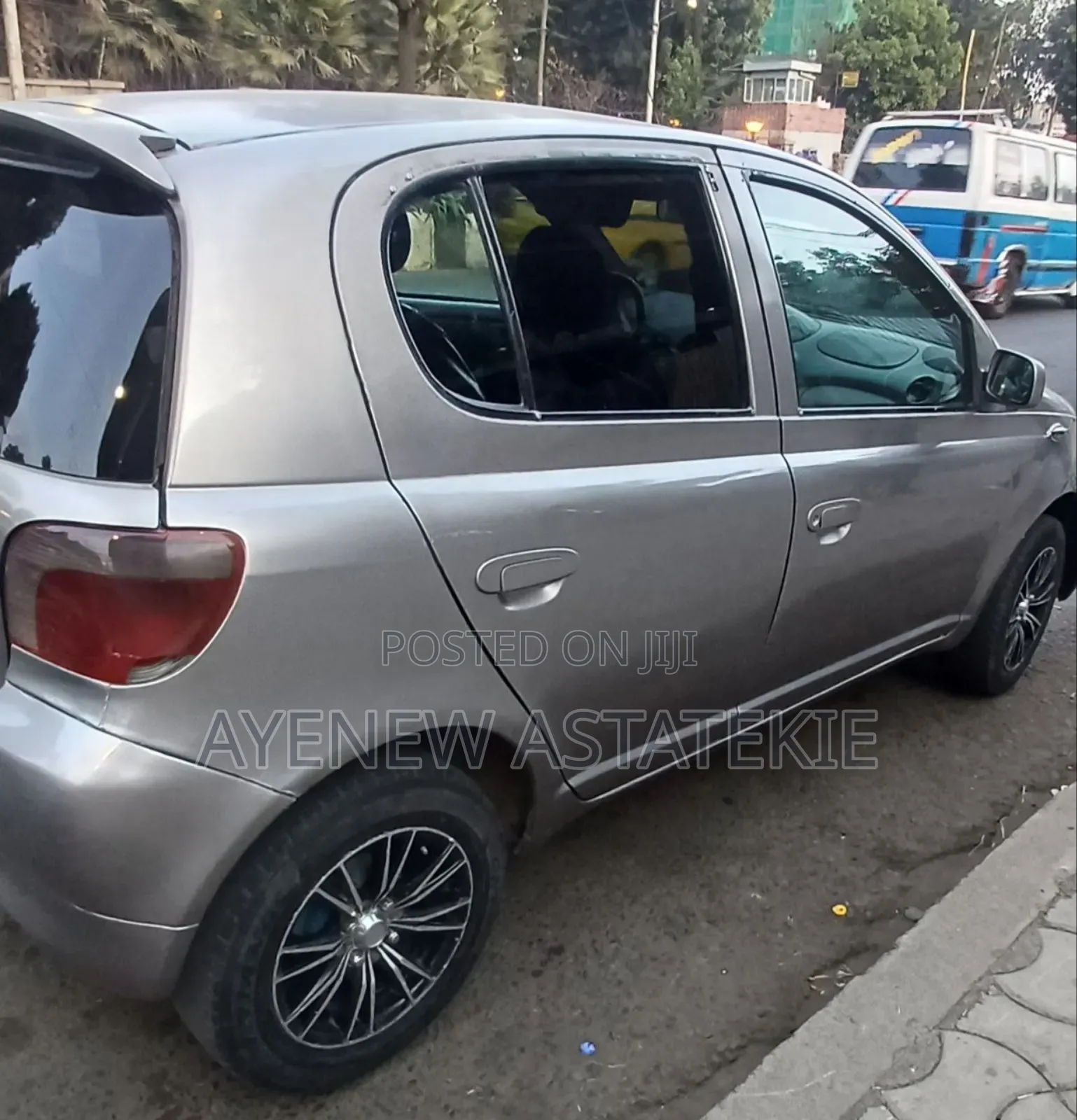 Toyota Vitz 2001 Gray