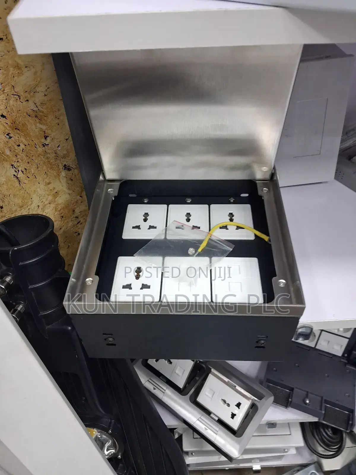 Floor Box 4rj45 Data + 4socket