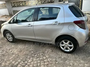Toyota Yaris 2012 Silver