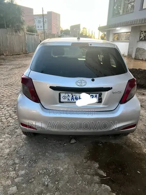 Toyota Yaris 2012 Silver