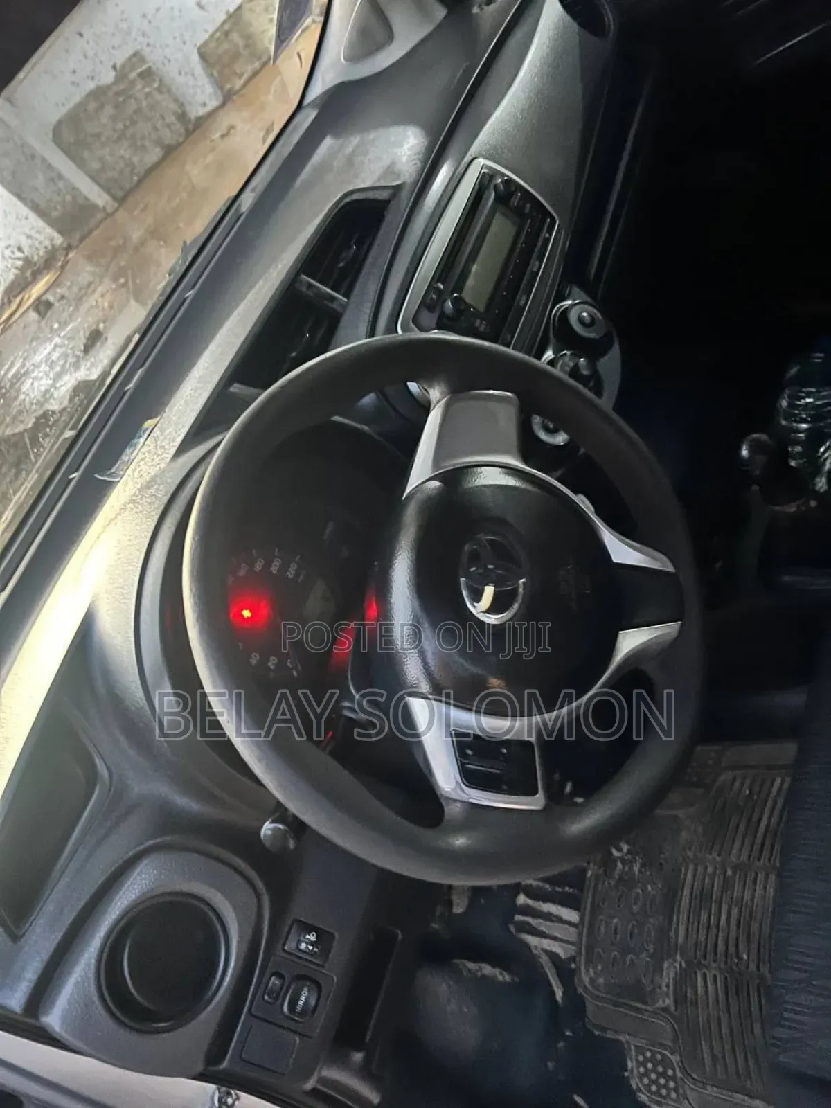 Toyota Yaris 2012 Silver