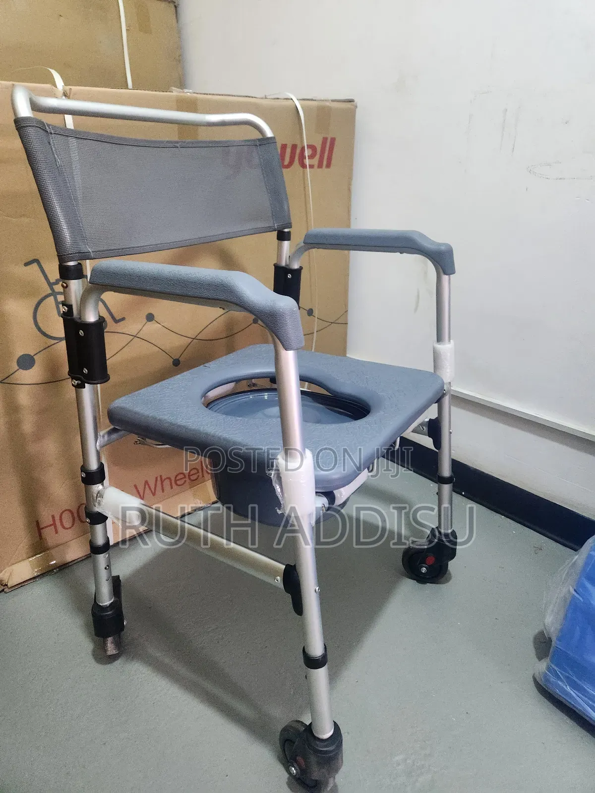 ኮሞድ Wheelchair Removable Popo Best Quality Wheelchair