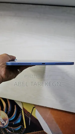 New Apple iPad (2025) 128 GB Blue