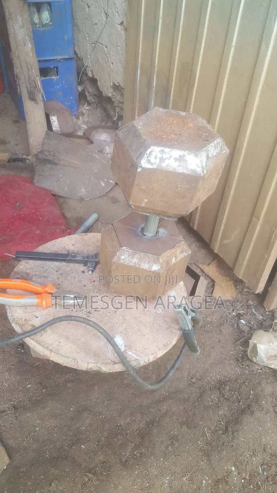 Dumbbell ዳምፔል በሲሚንቶም ሆነ በብረት እንሰራለን በሲሚንቶም 65 ብር በብረት 250 አስተያት ይኖራል