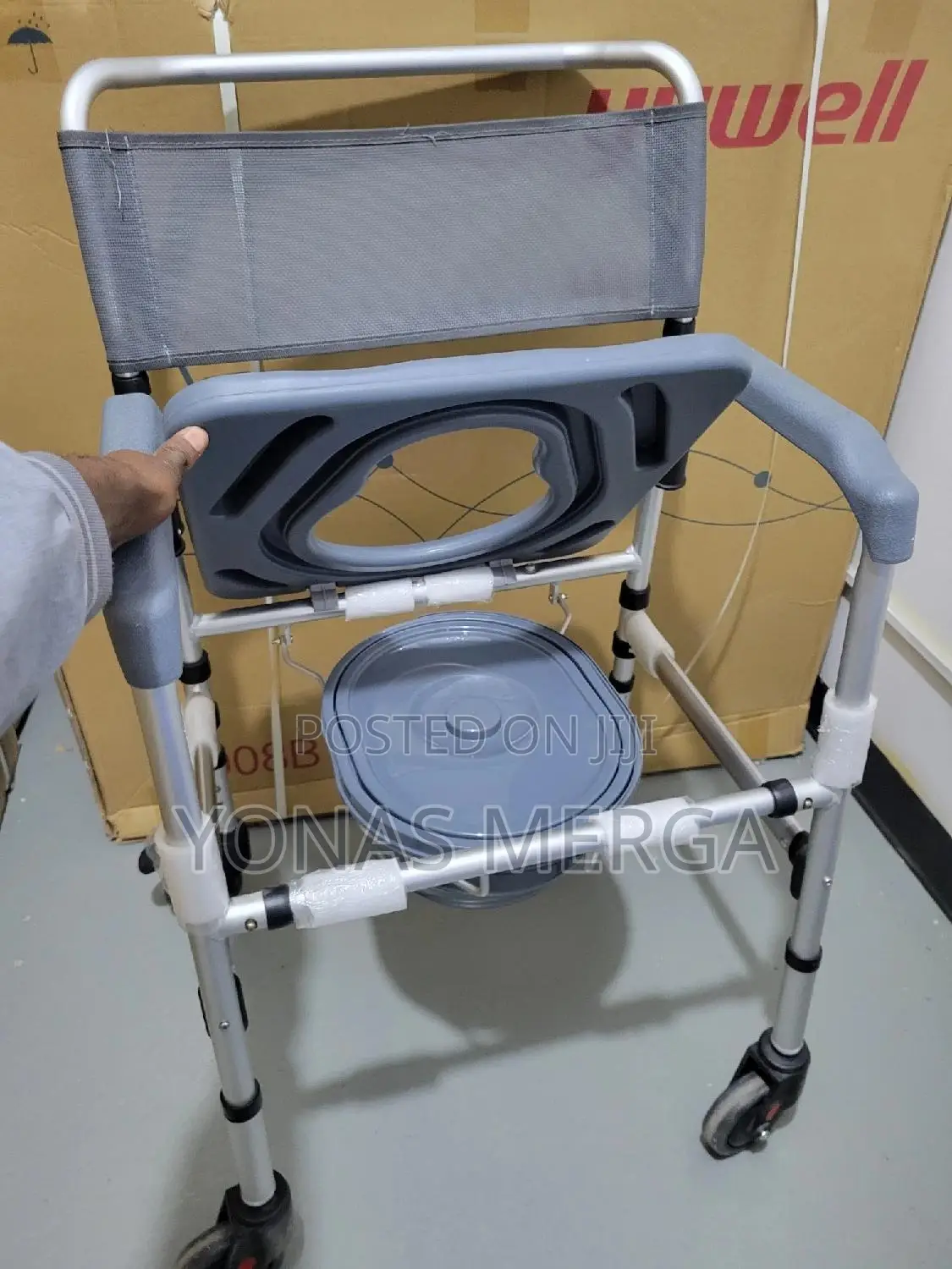 Rolling Shower Commode Chair舍𣁋it Combines a Commode, Shower Chair
