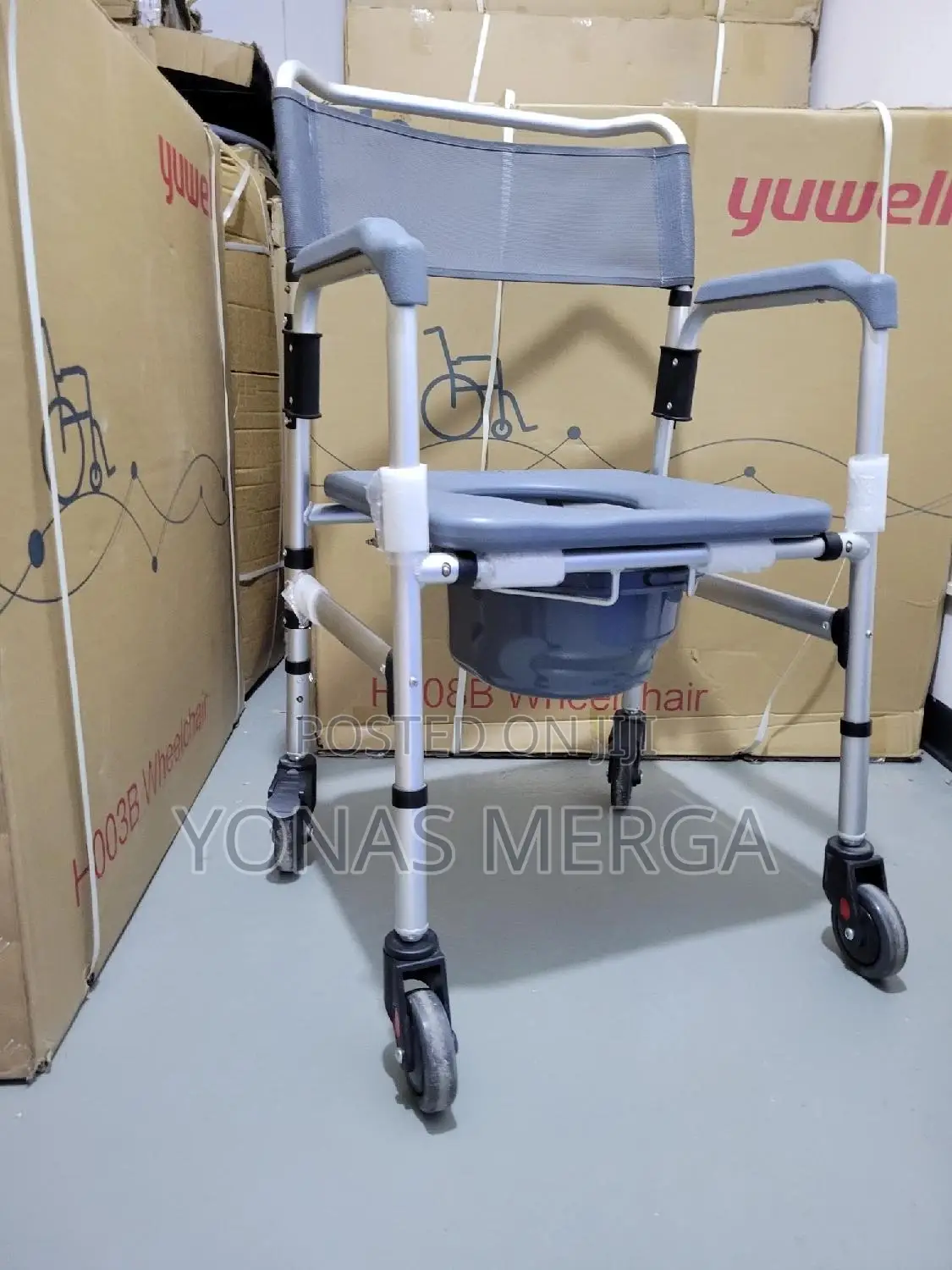 Rolling Shower Commode Chair舍𣁋it Combines a Commode, Shower Chair