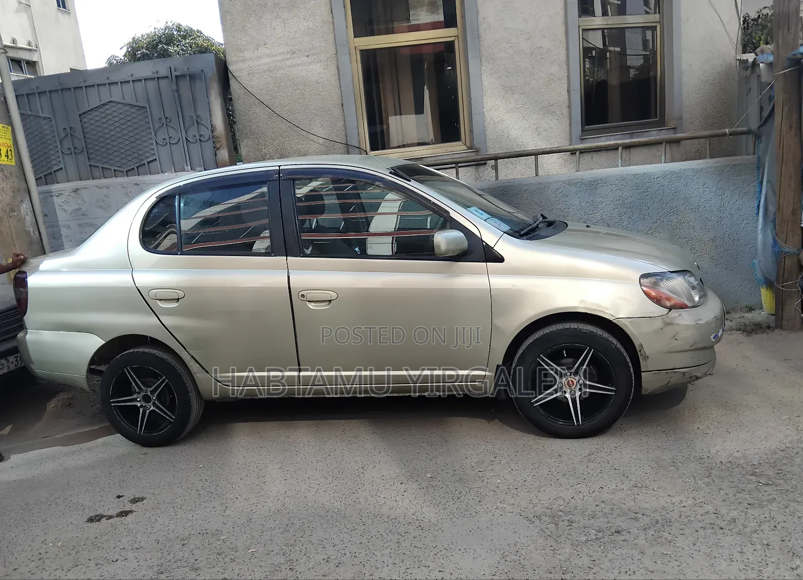 Toyota Platz 2001 Gold