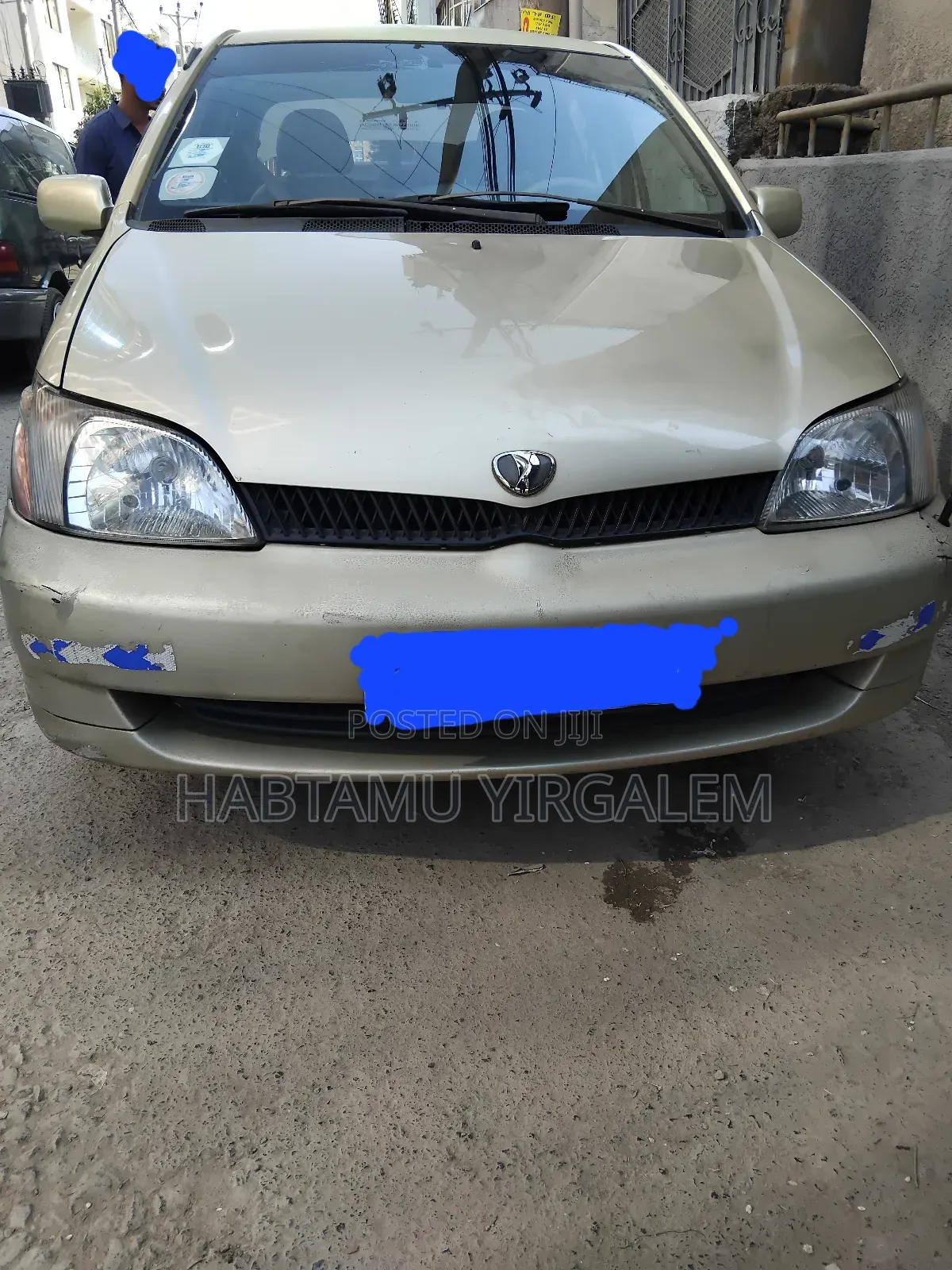 Toyota Platz 2001 Gold