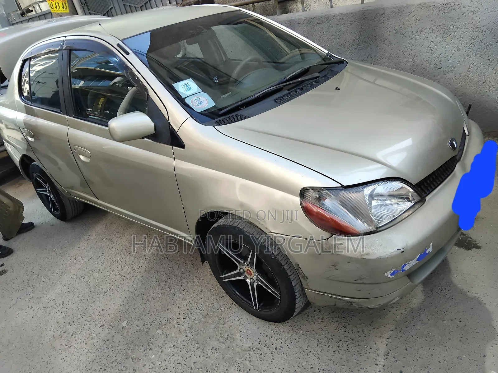 Toyota Platz 2001 Gold