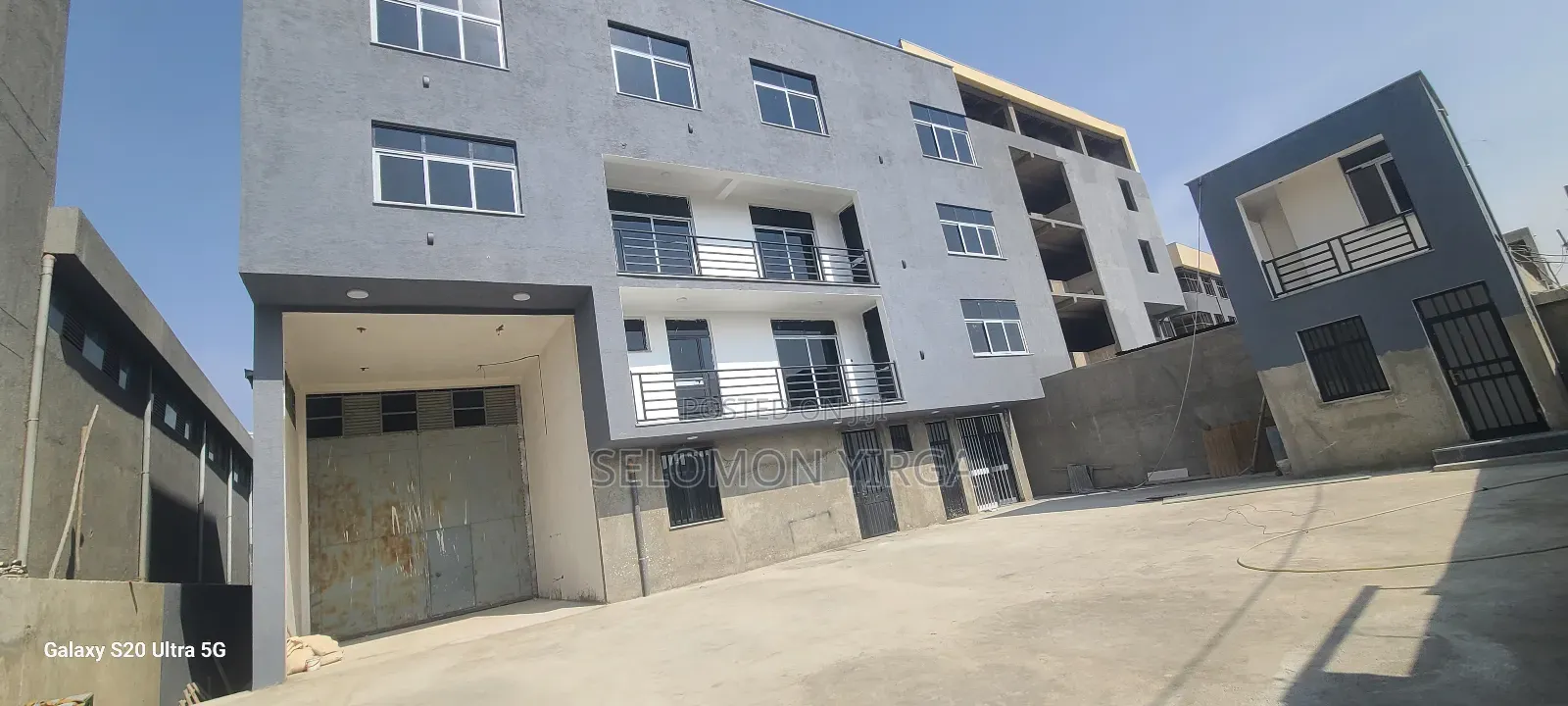 ለሺያጭ የቀረበ መጋዘን