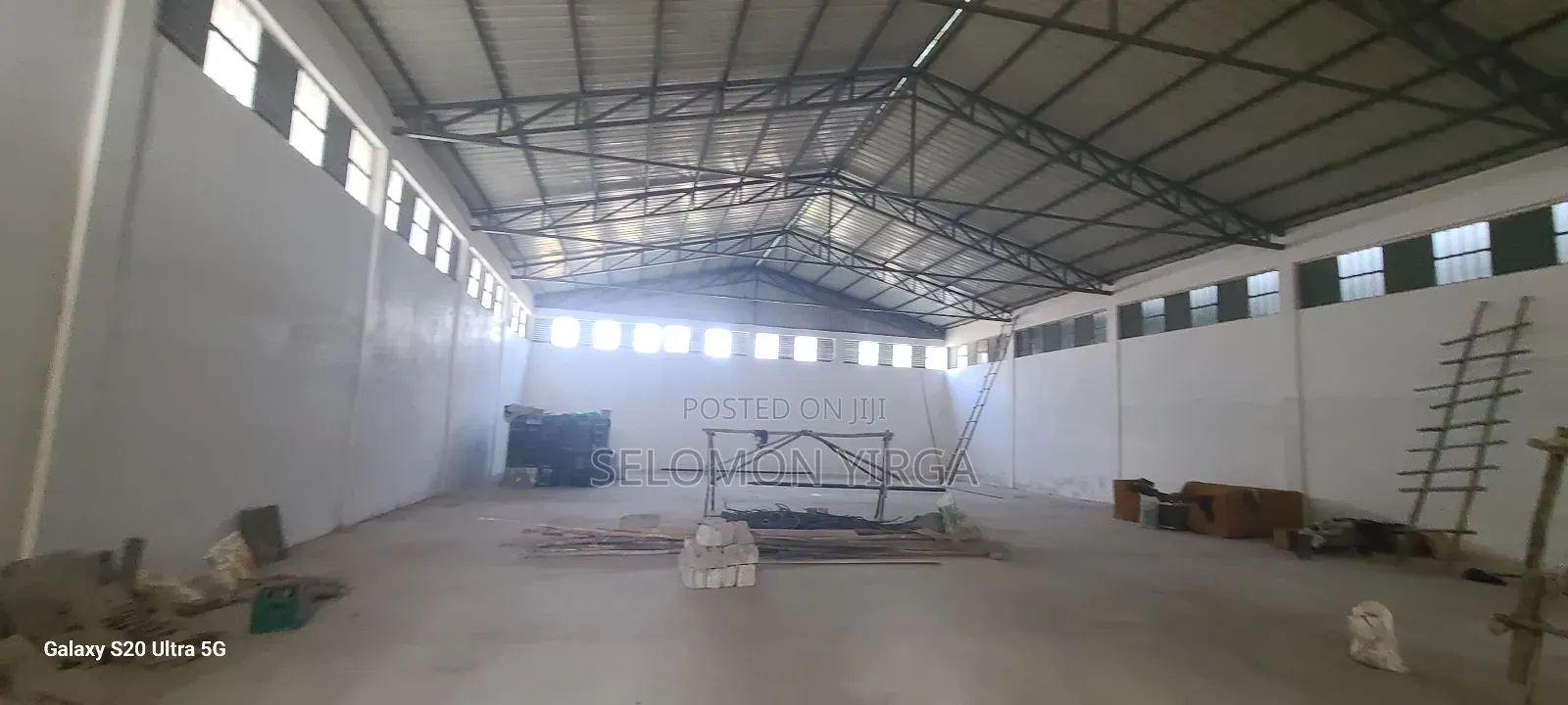 ለሺያጭ የቀረበ መጋዘን