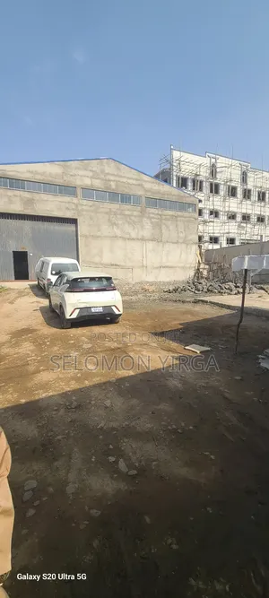 የሚሸጥ መጋዘን አለ