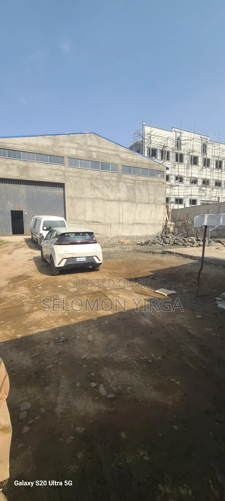 የሚሸጥ መጋዘን አለ